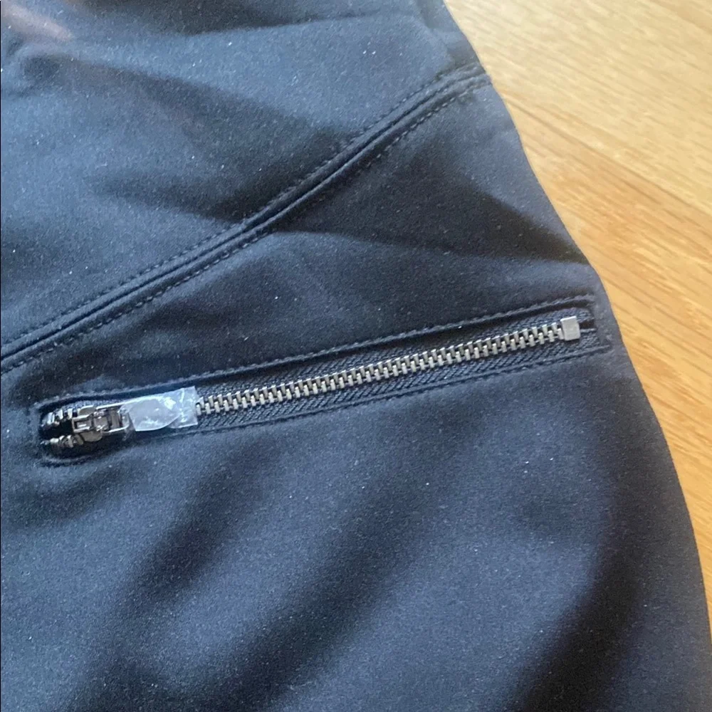 Black Full-Length Leggings with Wide Waistband and Stretch Fabric - Picture 6 of 8